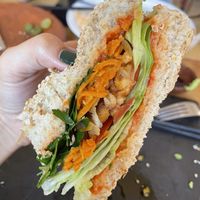 Sándwich de tempeh sin freír  at Viriditas Cocina Vegana in Oaxaca