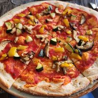 Vegetarian pizza veganized by removing cheese at Snack Bar Castello in Venice