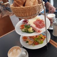 Tray with the order (vegan breakfast at the bottom) at Funkhaus in Cologne