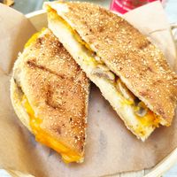 Sandwich de champiñones y queso vegano at Malila Coffee in Valencia