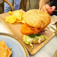 Crispy burger vegana at Malila Coffee in Valencia