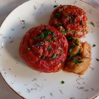 Stuffed tomatoes with rice and herbs with potatoes at Meltemi in Naxos