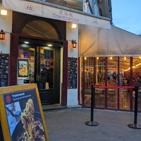 entrance at Trantranzai - Châtele in Paris