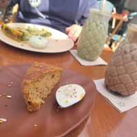 Vegan cake, frittata and iced drinks at Neighbours in Tenerife