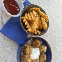 Waffle fries 4€
Tandoori cheese bites 11,90€  at WASBAR in Bruges