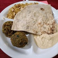 Piatto Vegan con humus, riso speziato, falafel e piadina at Colsaj in Trieste