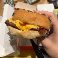 bbq bacon burger at Plantees in Orlando