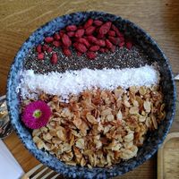 Smoothie bowl with granola, coconut, chia seeds, and goji berries at Hanging Out Café in Hamburg