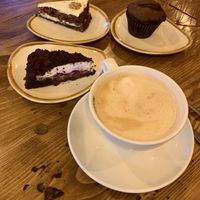 Oat latte, mole mound, carrot cake and chocolate muffin  at Frogmoon in Aberdeen