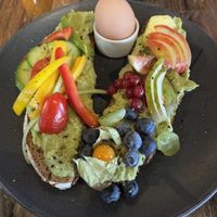 Leckeres Essen! Eigentlich ohne Ei bestellt, aber das wurde weitergegeben, an Sitznachbarn. 👍🏻😂  at Kaefers in Hartberg