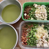 Bring own container to dabao 擂茶  at Wan Yuan 萬緣齋 - Jurong West in West Singapore