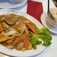 Tofu in Erdnuss-Kokosmilch-Soße mit gebratenem Gemüse at Mekong in Graz