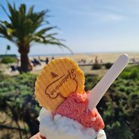 Lemon and strawberries 😋 at Helamore in Gran Canaria
