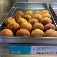 Petish. You can pick & mix their savoury snacks: it’s 4 for £3. My top favourite mix is: Gujarati samosa, petish, kachori and aloo tikki. They come with tomato sauce and minted yoghurt sauce. 👌 at RK Dining in Preston