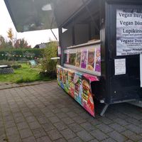 Upstairs and outside seating with food truck at Lupikuss in Wiesloch