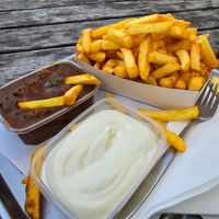 Stoofvlees sauce and veganaise at Frituur Tina in Antwerpen