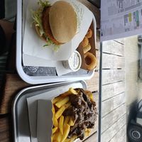 Update. Nieuwe vegan fishburger en aangepaste snack mix. at Frituur Tina in Antwerpen