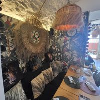 Lovely wallpapers at SJUNGLE in Alassio