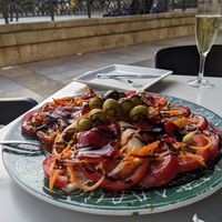 Ensalada mixta vegana at Negresco in Bilbao