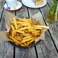 Pommes, Apfel-Nuss Kuchen & homemade Ice tea at Die Bergstation in Freiburg