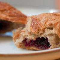 vegan raspberry croissant at Croissanterie in Berlin