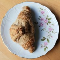 vegan croissant with raspberry elderberry filling #Veganuary at Croissanterie in Berlin