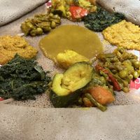 Gemischte vegane Platte für 2 Personen (es gibt sie für 1-5 Personen)  at Injeera in Stuttgart