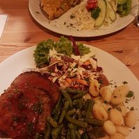 Oben: Bauernfrühstück, unten: Nussbraten at Falscher Hase in Dresden