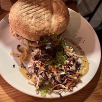 Sojaburger, Barbecue und Röstzwiebeln.  at Falscher Hase in Dresden