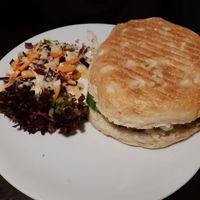 Großer Tomatenseitanburger at Falscher Hase in Dresden