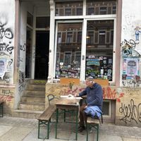 Als je niet reserveert, buiten zitten  at Falscher Hase in Dresden