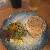 Bürger mit Tomatensaitanbratling  at Falscher Hase in Dresden