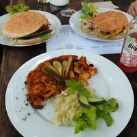 Bauernfrühstück (potato dish with smoked tofu), a large and a small burger at Falscher Hase in Dresden
