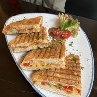 Ciabatta  mit Knoblauch und Keese at Falscher Hase in Dresden