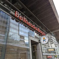 Storefront at Bethesda Bagels in Arlington