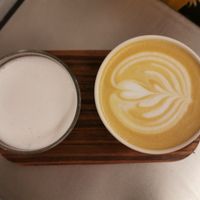 Oatmilk and cappuccino at Acid Bakehouse in Madrid