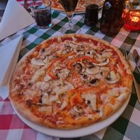 Vegan pizza at Mamma Teresa in Landskrona