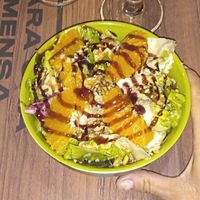 Insalata con quinoa, arance, noci at Bö in Viladecans