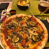 Veganised version of a vegetarian pizza at Bö in Viladecans