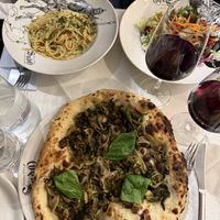 Linguine (no cheese); insalata mista; special escarole/olive/caper pizza (no cheese); Chianti   at Saraceno d'Oro in Positano