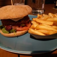 Vegan burger + frenc fries at Sausalitos in Cologne