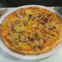 Pizza with vegan cheese at Rustico in Rhodes