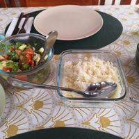 Arroz y ensalada de tomate y pepino con eneldo at Kasa d' Vizin Restaurant in Eito