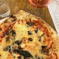 The vegan margarita pizza with added mushrooms 😍  at Fermento in Budapest