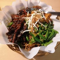 Heerlijke mix van tempeh, zoete bami, boontjes, taugé en aubergine. De aubergine is zalig! at Anak Blitar in Hoofddorp