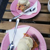 Cake and ice cream at Pretty Hill in Berlin
