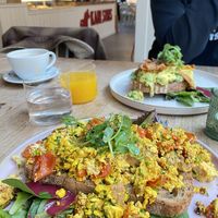 Scrambled tofu in front of  at Karlsons Skandinavische Köstlichkeiten in Hamburg