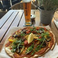 Veganer Flammkuchen (mediterrano) und alkoholfreies Bier  at Melchers 1715 in Vechta