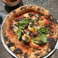 Billie: aubergine, tomato, pesto, cashew-mozzarella.   at Al Catzone Pizza Napovegana in Berlin