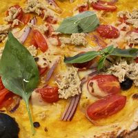 Pizza mit „Tunfisch"  at Al Catzone Pizza Napovegana in Berlin